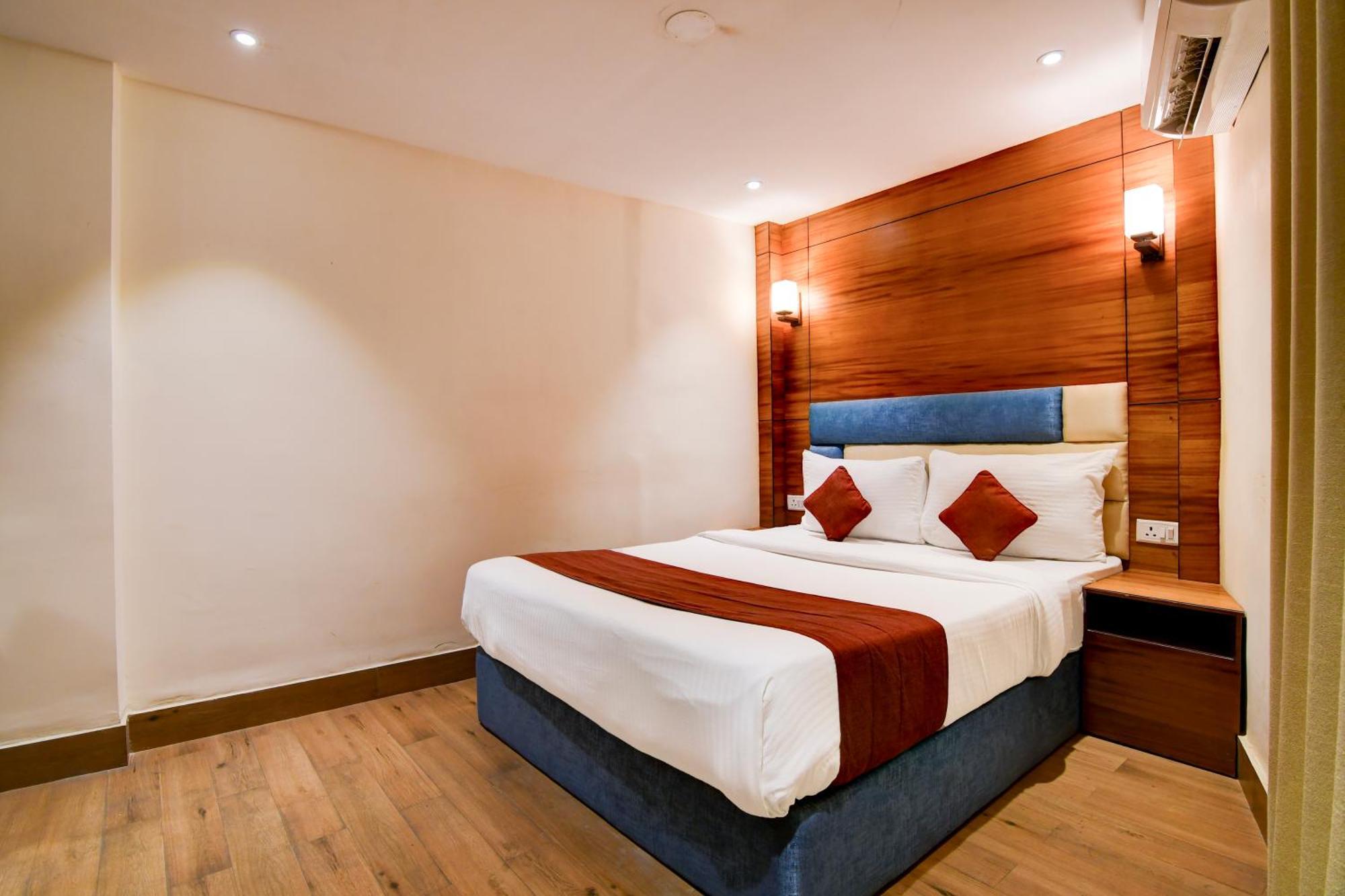Hotel King'S Crown Calcutta  Esterno foto